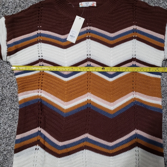 NWT Chevron Sweater - Picture 12 of 13